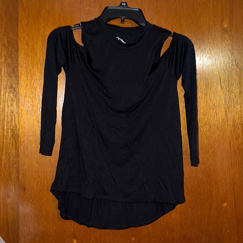 Kids art class size large 10/12 black cold shoulder, long sleeve shirt